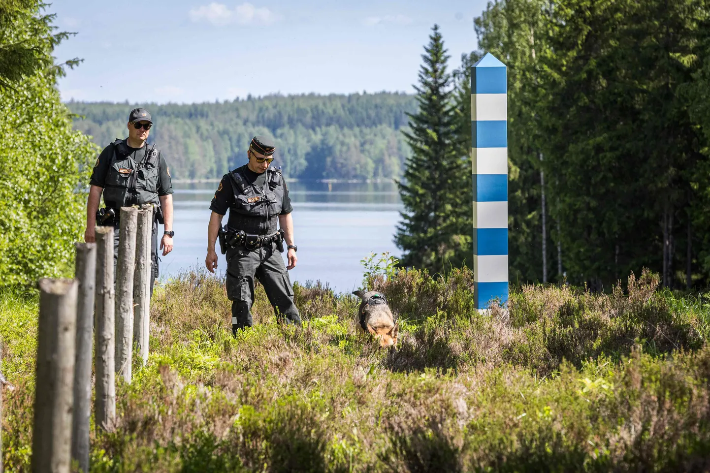 Soome piirivalvurid patrullivad tänavu suvel Venemaa piiril Joensuu kandis. Suletavad ületuskohad asuvad kummalgi pool Joensuud.