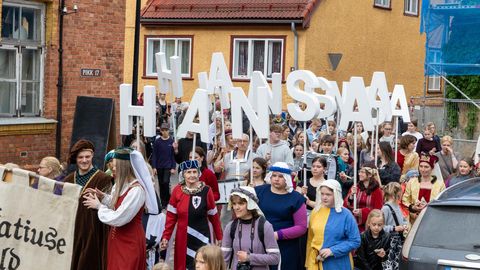 Hansapäevade avamisel elustub Viljandi järve koletis