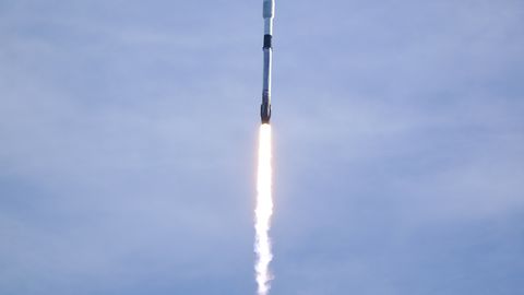 SpaceX saadab taas orbiidile 60 Starlinki väikesatelliiti