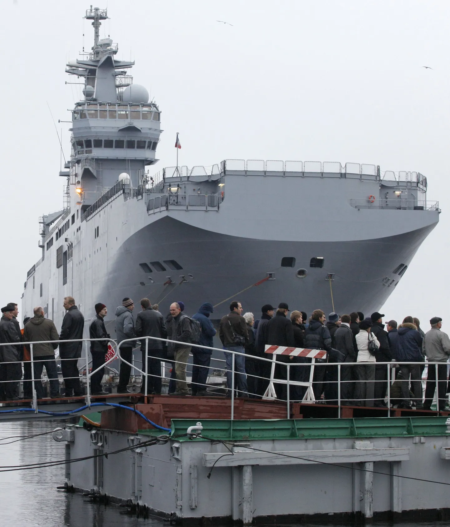 Sel nädalal seisis Mistrali-tüüpi sõjalaev, mida Venemaa Prantsusmaalt osta soovib, ankrus Sankt Peterburis.