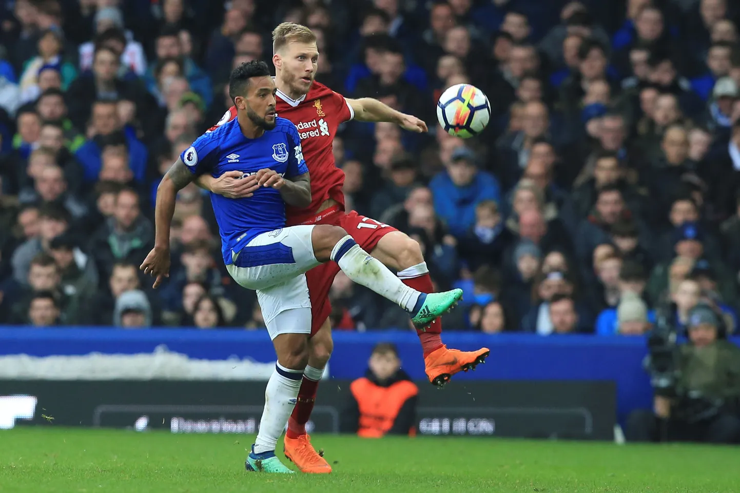 Ragnar Klavanil ei tekkinud Theo Walcottiga probleemi.