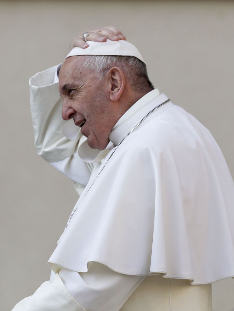 Paavst Franciscus,tuul ja krae