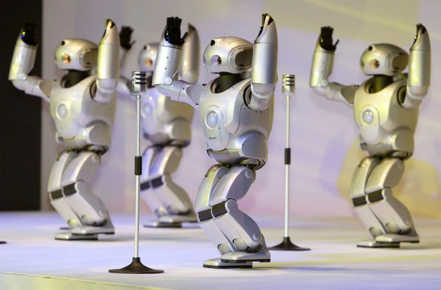 Sony kõndivad robotid. Pildil on illustreeriv tähendus.