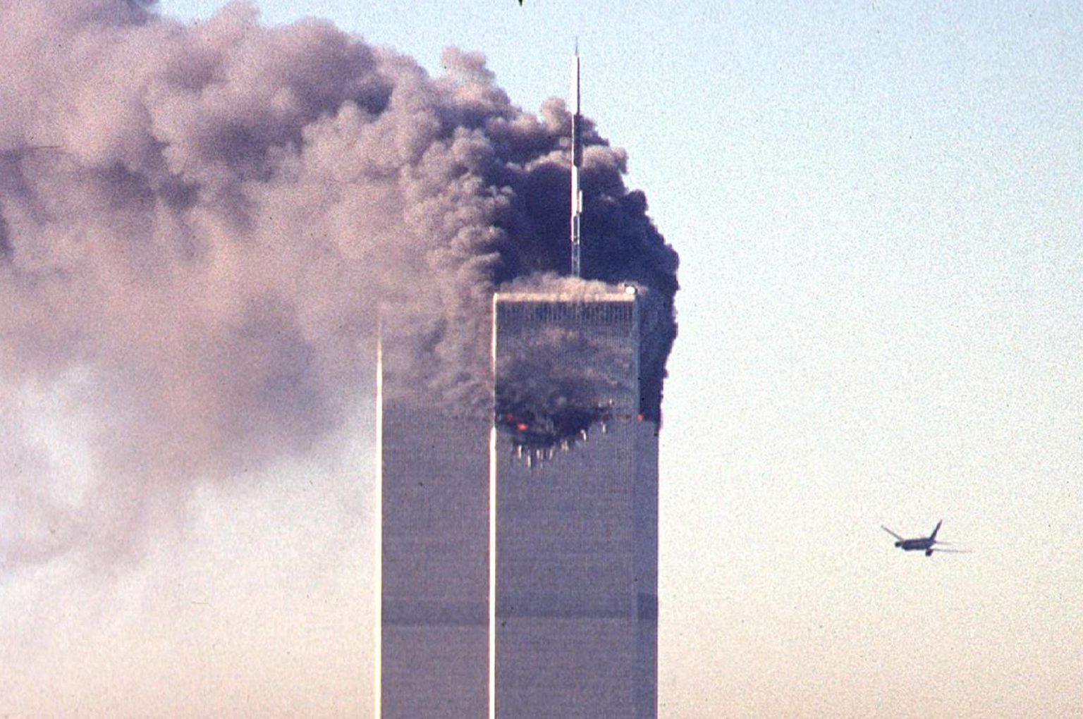 Terroristide lennukirünnakus  11. septembril 2001 kannatada saanud Maailma kaubanduskeskuse kaksiktornid, mis lõpuks varisesid
