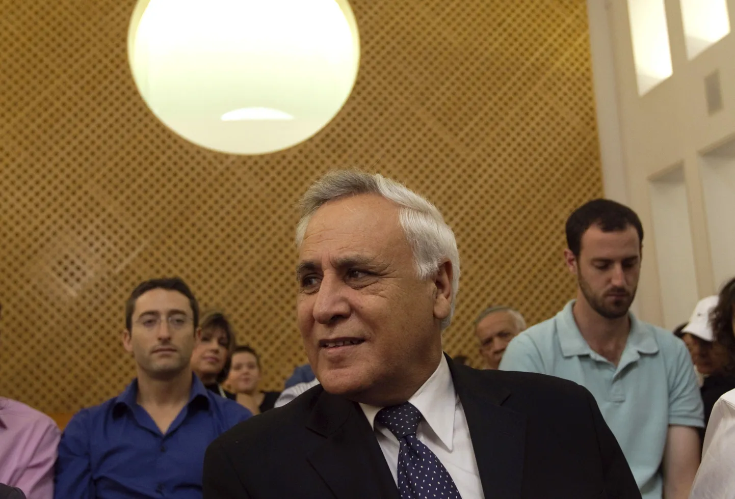 Endine Iisraeli president Moshe Katsav ülemkohtus.