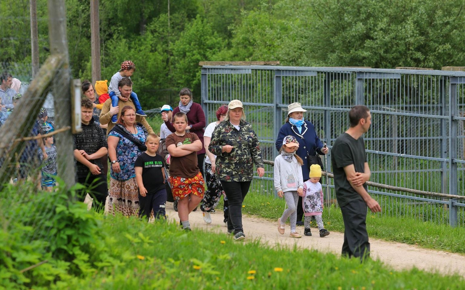 Lasterikkad pered külastasid tänavu 1. juulil lastekaitsepäeval Alaveski loomaparki.