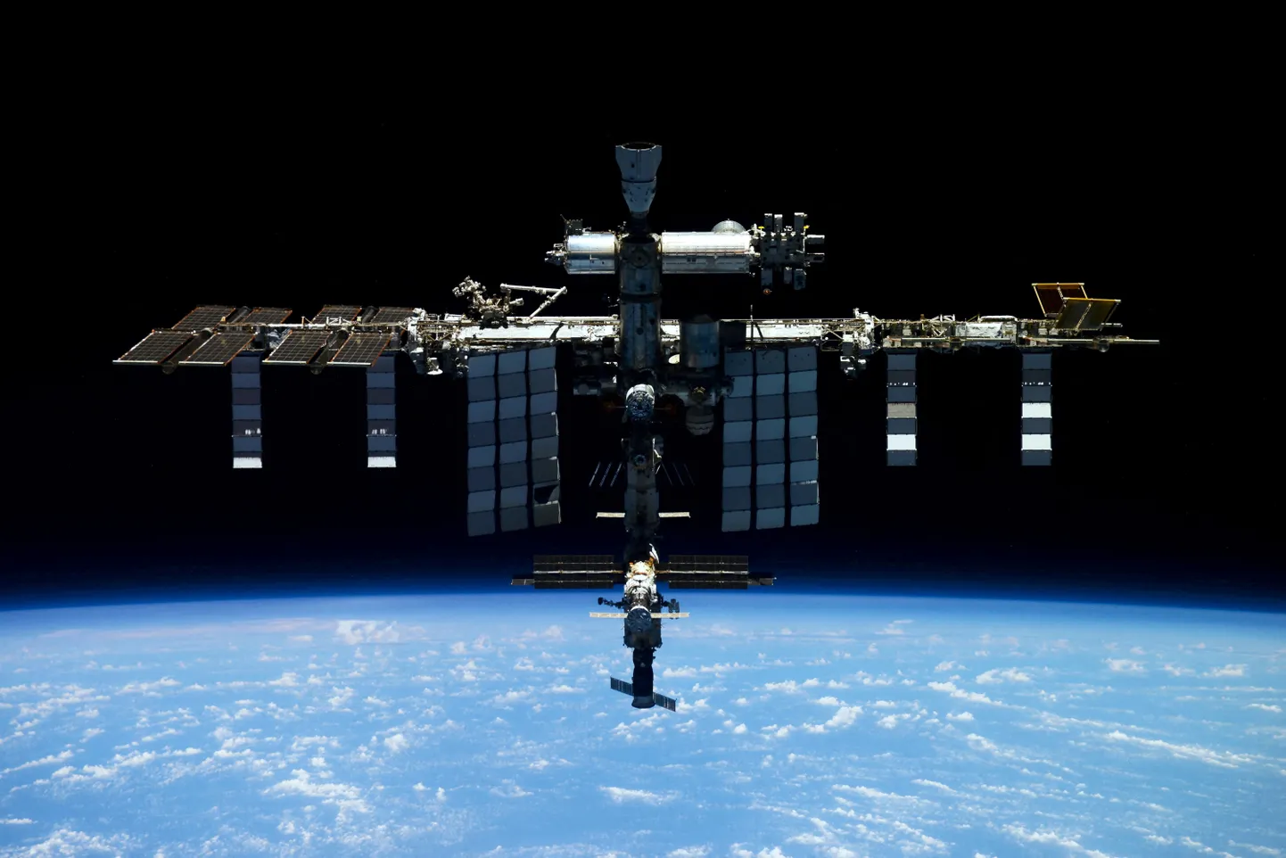 Rahvusvaheline Kosmosejaam (ISS). Foto tegi Ekspeditsioon 66 meeskonnaliige kosmonaut Pjotr Dubrov kosmoselaeva Sojuz MS-19 pardalt 20. aprillil 2022. aastal.