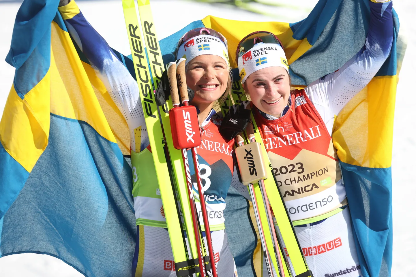 Tour de Ski üldvõitja Frida Karlsson (vasakul) ja Planica MMil kahekordseks maailmameistriks tulnud Ebba Andersson. Mõlema saavutustest jäi väheks, et mahtuda Rootsi aasta naissportlase nominentide sekka.
