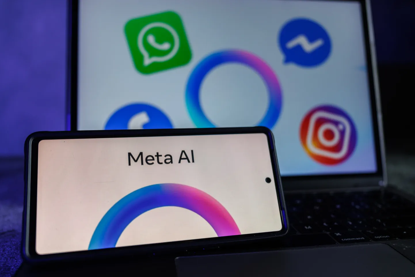 Facebooki ettevõte Meta laiendas oma tehisaru Meta AI Euroopasse, kuid soovib nüüd kohalikke andmeid rakendada selle keelemudeli treenimiseks. Euroopa Liidu reeglite järgi võib aga igaüks sellest andmekorjest välja astuda, mille võimalusest peab firma kõiki teavitama.