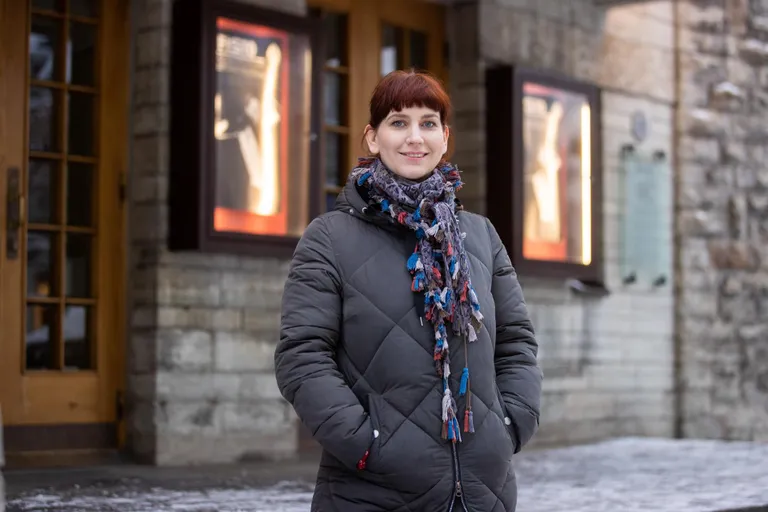 Kertu Moppeli kirjutatud ja lavastatud suvelavastus «Onu Bella tähestik» juhatab sisse Eesti Draamateatri 104. hooaja.