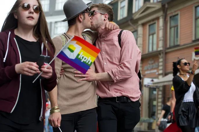 Please confirm that you and not a robot are sending requests