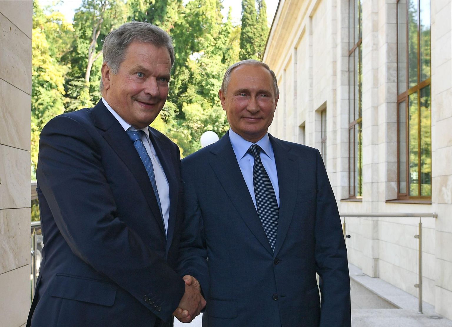 Sauli Niinistö (vasakul) ja Vladimir Putini said umbes aasta eest kokku Sotšis. 