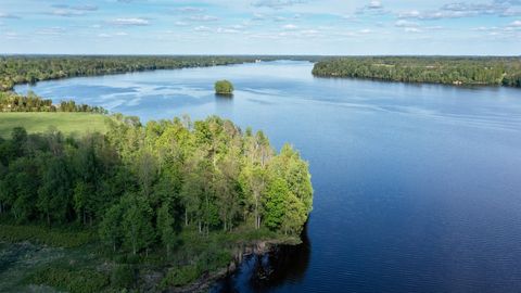 Ugunsdzēsēji Jēkabpilī izglābj Daugavā iekritušu cilvēku