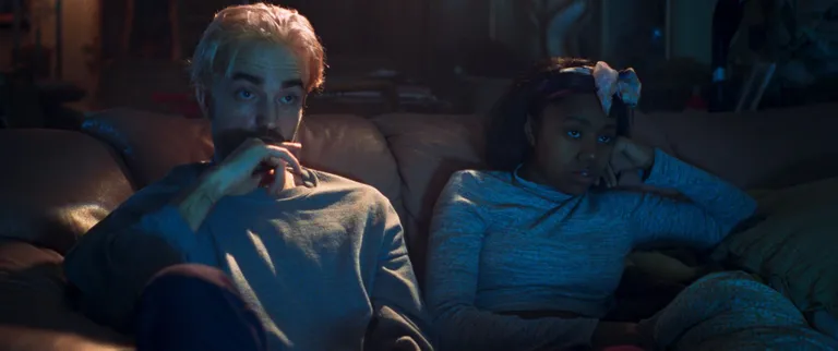 Robert Pattinson ja Taliah Webster filmis «Hea aeg».
