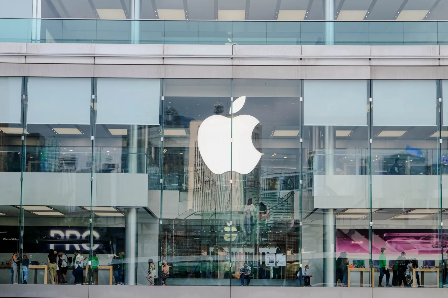 Apple'i hoiatus oma kasutajatele vihjab Google'ile, mille taga nähakse lisaks ka konkurendi tõrjumist brauseriturult. Samas pole Google oma andmete kogumise poliitikaga ka päris puhas, arvavad eksperdid.