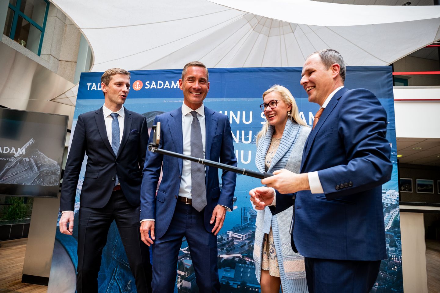 8. mail tutvustas Tallinna Sadam oma börsiplaane. Vasakult: Marko Raid, Kaarel Ots, Kadri Simson ja Valdo Kalm.