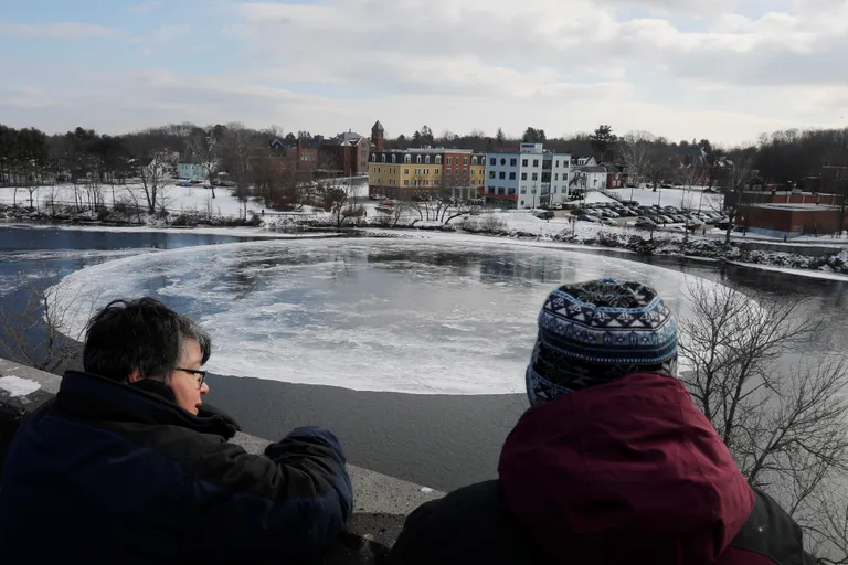 USA Maine'i Presumpscoti jõele tekkis suur jääketas