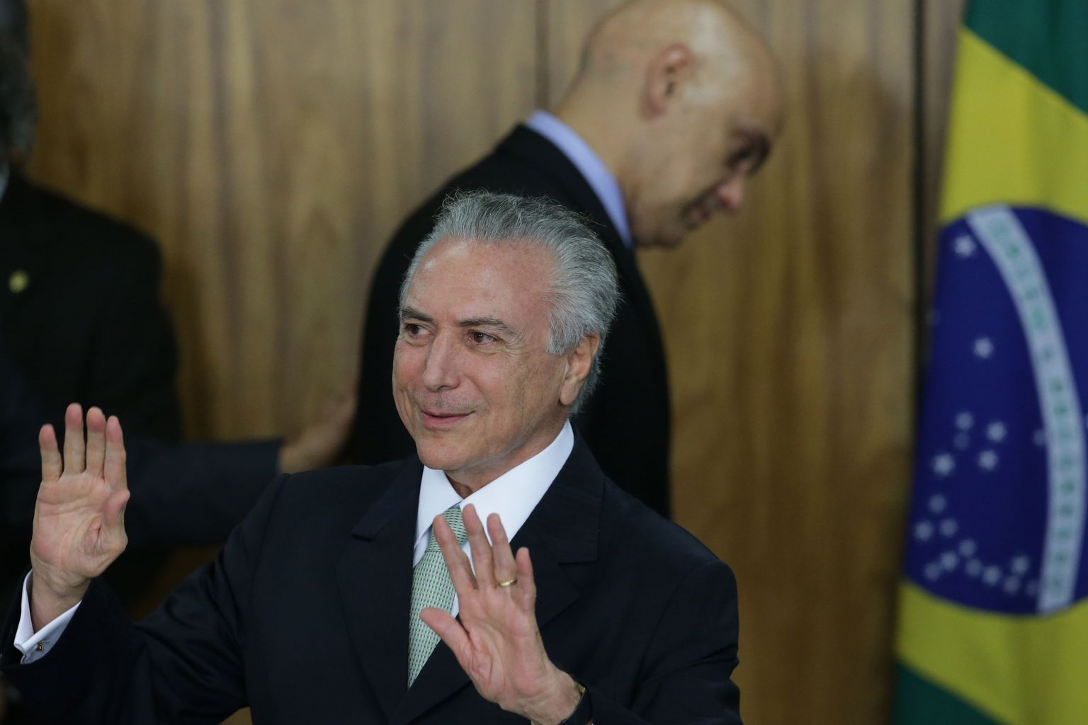 Presidendi kohusetäitjaks saanud Michel Temer tõdes, et uus valitsus peab taastama Brasiilia võimude usaldusväärsuse rahva silmis.