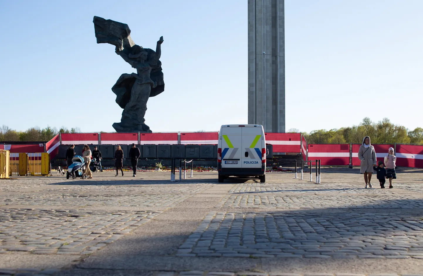 Ierobežota piekļuve pieminekļu kompleksam Uzvaras parkā.