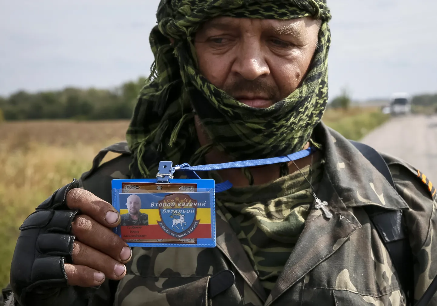 Представитель пророссийских незаконных вооруженных формирований на Востоке Украины летом 2014 года. Спустя десять лет развязанная Путиным война привела к гибели сотен, а возможно тысяч иностранцев, которые поверили ВС РФ, заключив с ними контракт.
