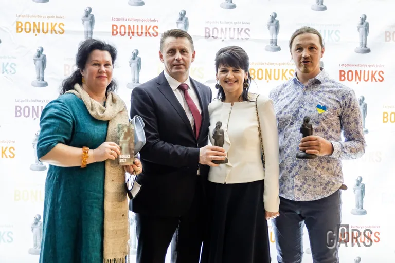Balvu "Boņuks 2021" saņēmuši Sergejs Maksimovs (par Balvu novada zīmi latgaliski) un Andris Slišāns (par pirmo izlaušanās istabu latgaliski “Pīci panti”)