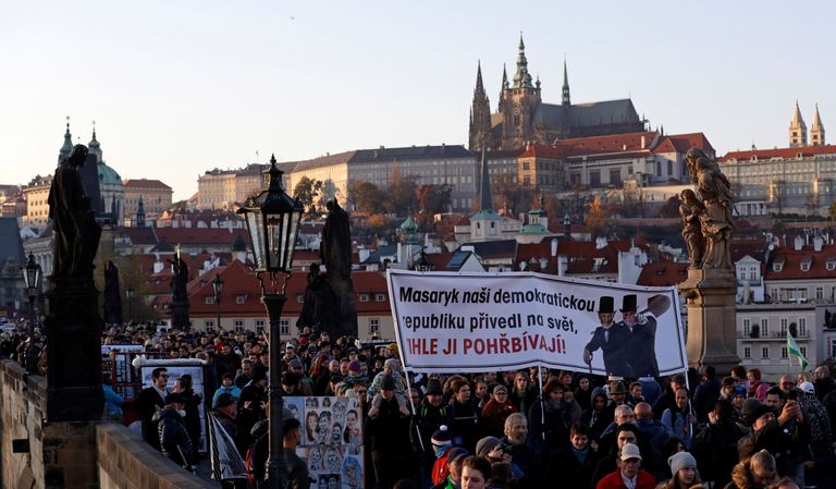 Babiši-vastased meeleavaldused Prahas.