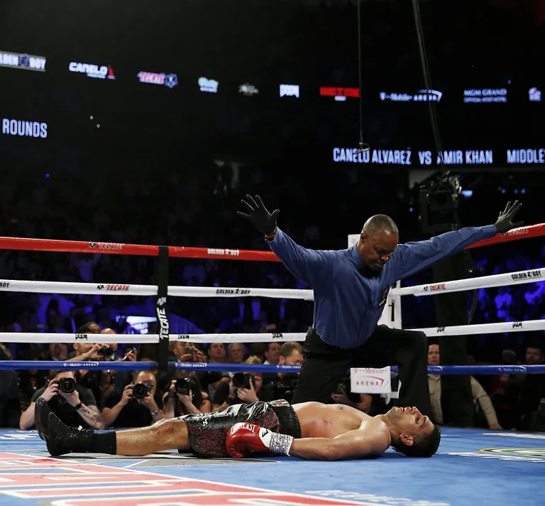 Seni viimases matšis kaotas Amir Khan nokaudiga Saul Canelo Alvarezile. FOTO: Scanpix