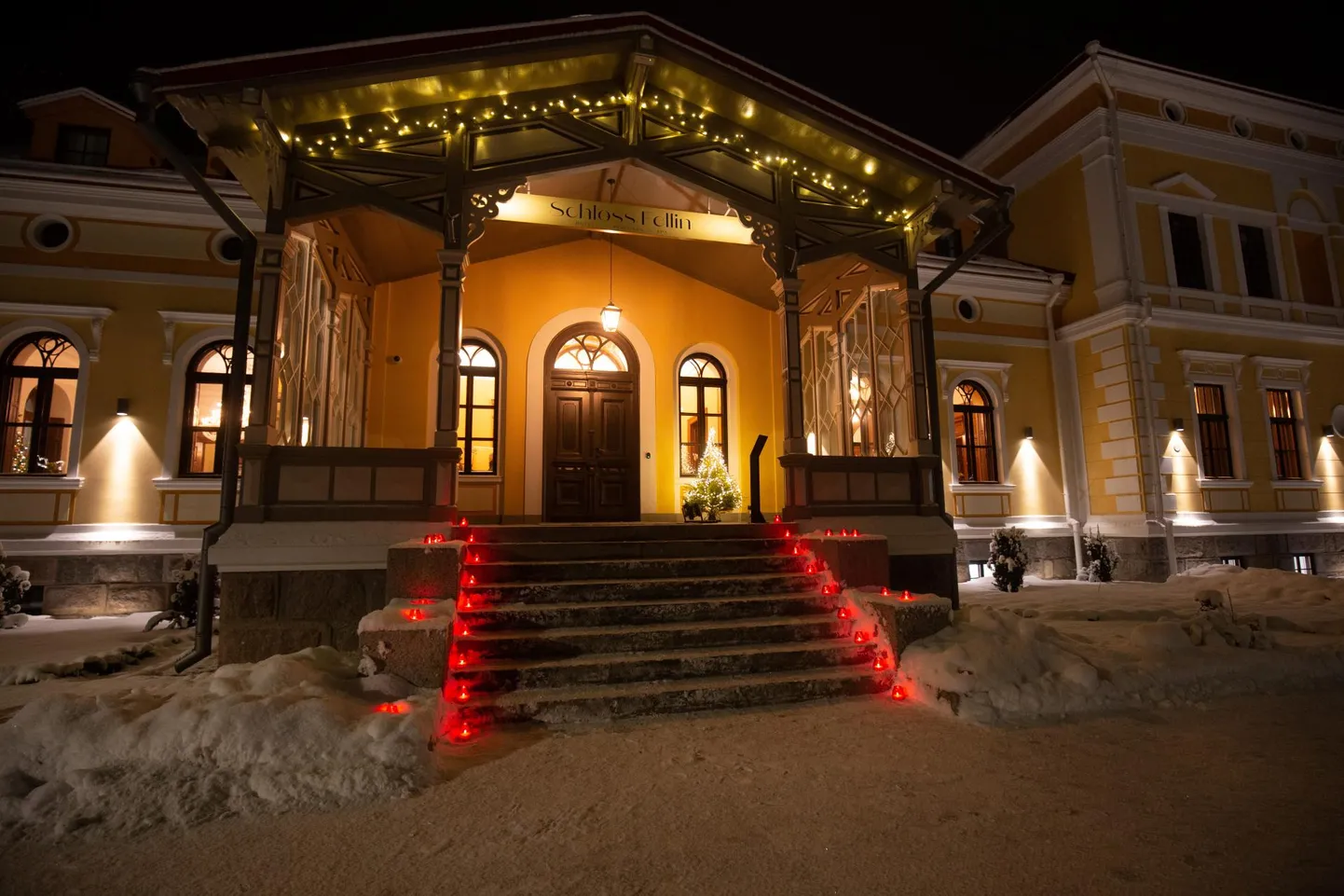 Schloss Fellinis aastavahetuspeo pileti hinna sisse kuulub neljakäiguline õhtusöök, kontsert ja diskobaar.