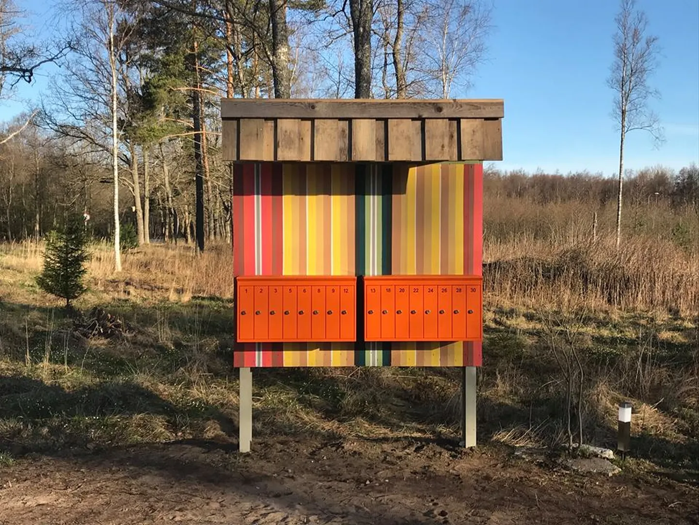 Tänavu on võimalik kinkida oma kogukonnale kihelkonnavärvides grupipostkast.