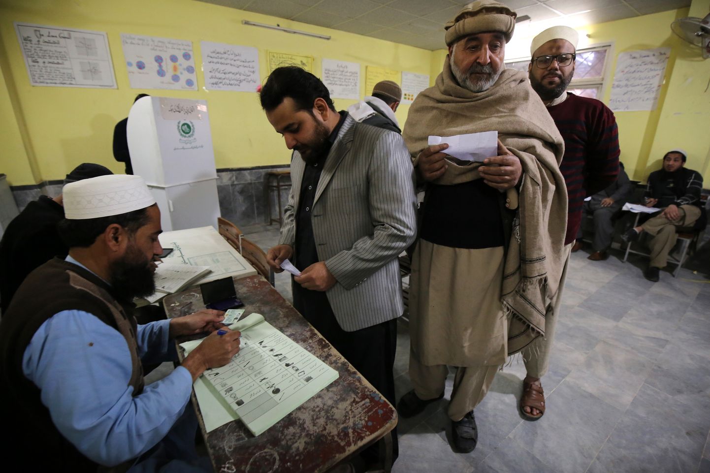 Pakistanlased siirdusid 8. veebruaril üldvalimistele, foto on tehtud Peshawaris.