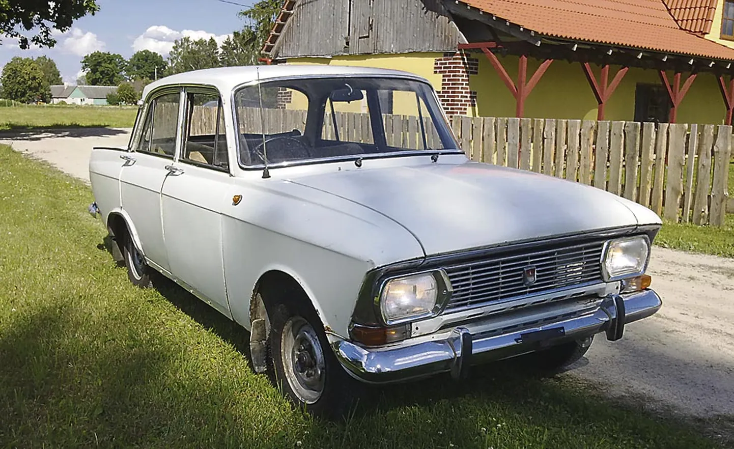 Старый автомобиль.