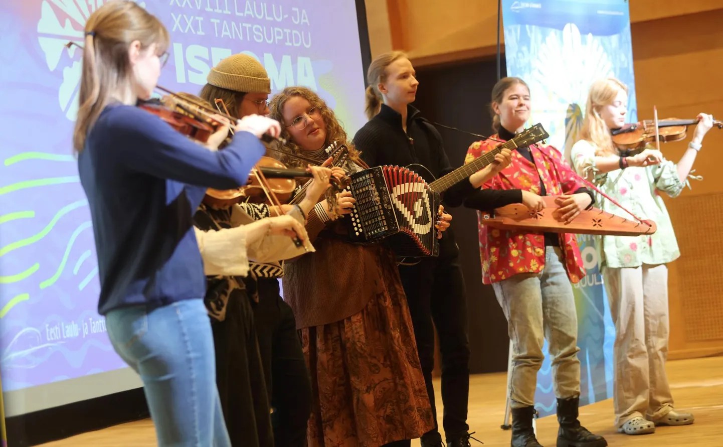 Tartu
Eesti Laulu- ja Tantsupeo Sihtasutus tutvustas järgmise üldlaulu- ja tantsupeo "Iseoma" lähteideid.