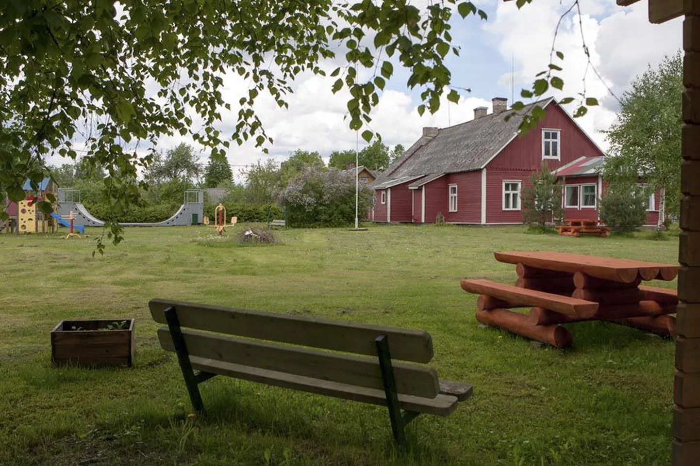 Mõisaküla nelipühi kiriku hoovi paigaldatakse varsti soojendatava veega bassein, kus saab supelda varakevadest hilissügiseni.