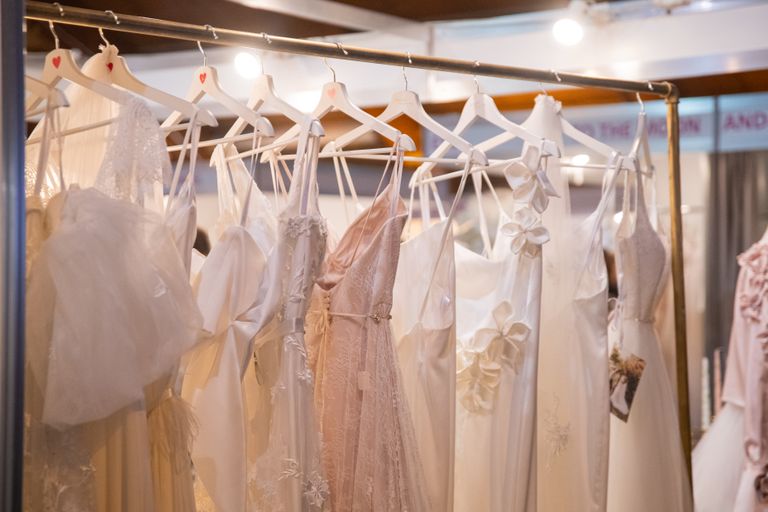 Ķīpsalas starptautiskajā izstāžu centrā aizvadīta krāšņa kāzu kleitu izstāde un modes skate
