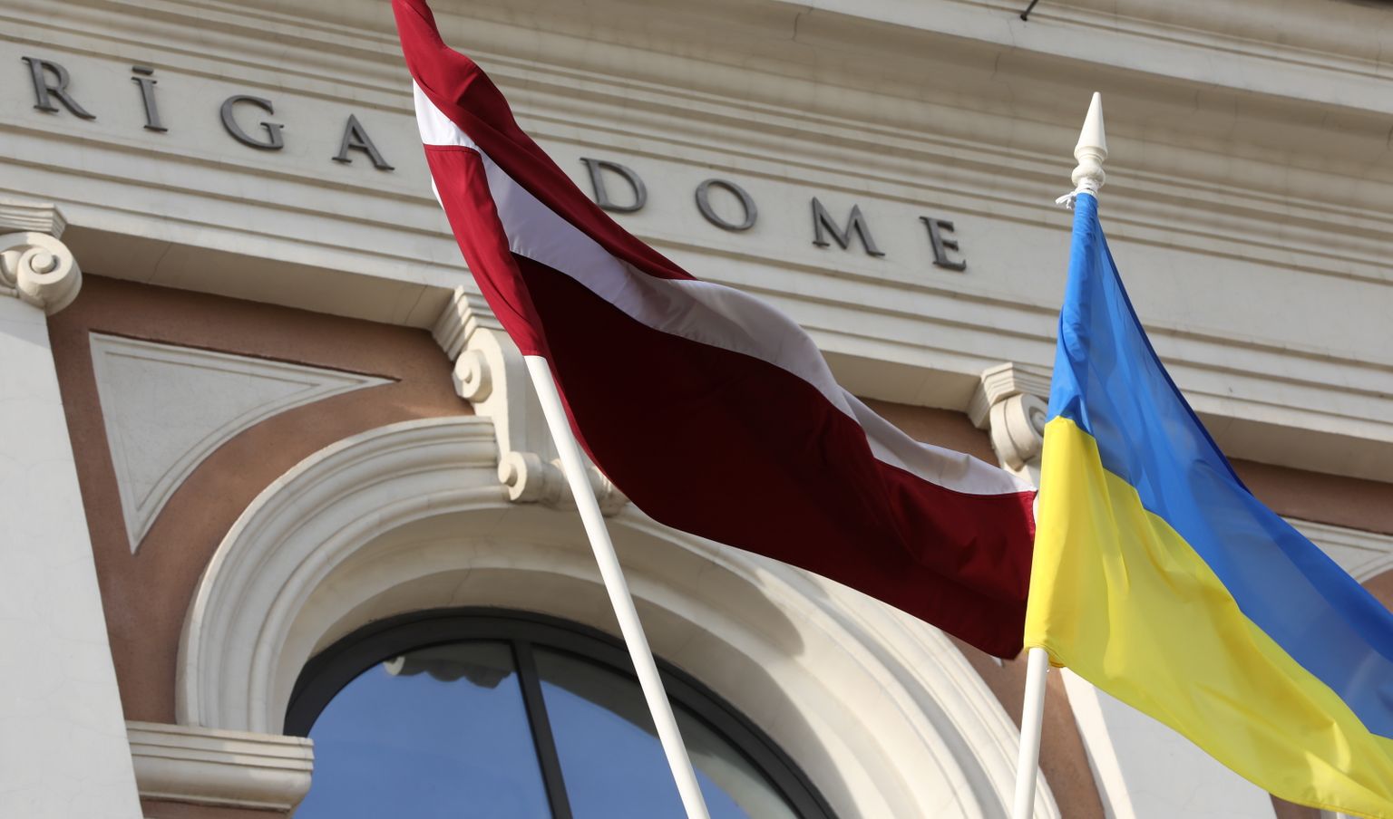 Latvijas un Ukrainas karogs. Ilustratīvs attēls.