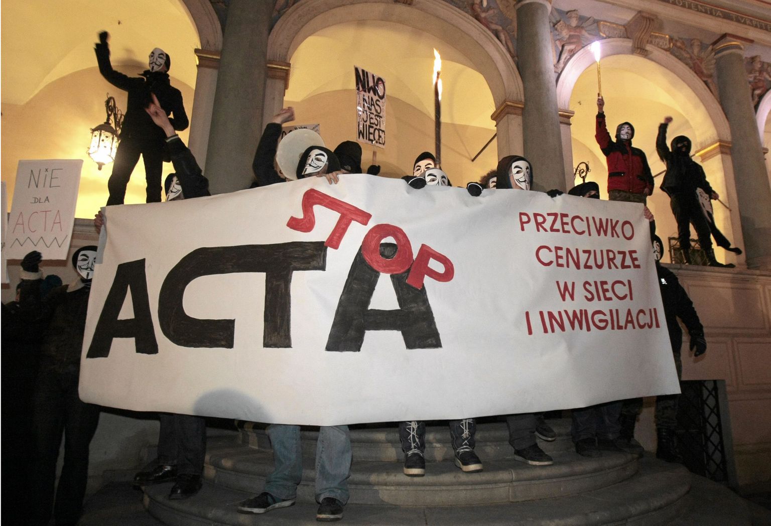 Poolakad ACTA vastu protesteerimas.