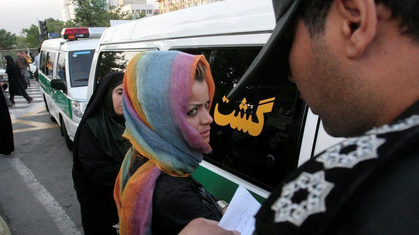 К религиозной полиции отношение в Иране далеко не однозначное
