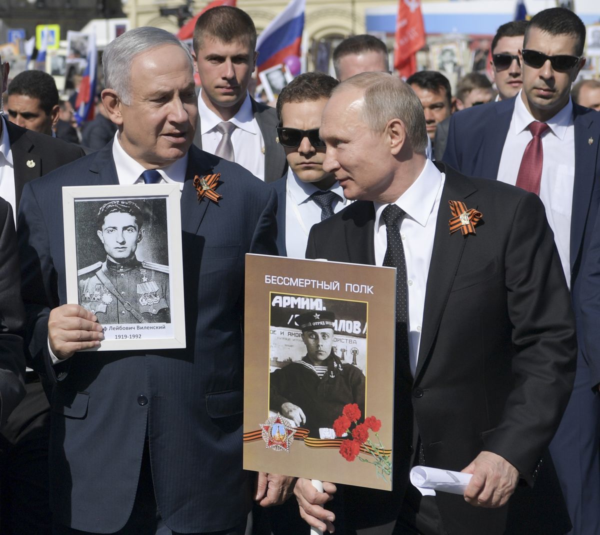 Биньямин Нетаньяху участвует в акции "Бессмертный полк" вместе с Путиным, Москва, 9 мая 2018 года.