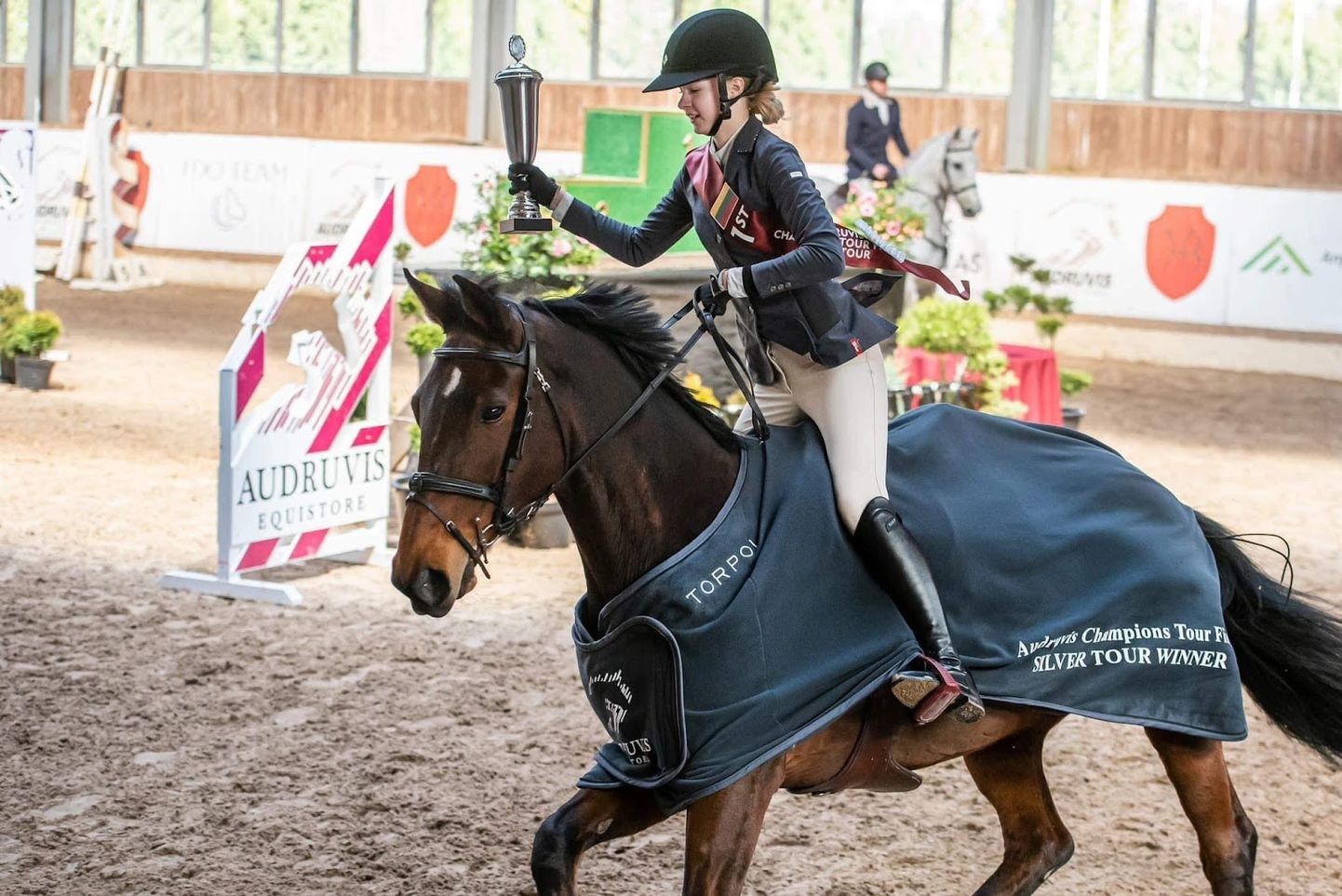 Audruvis Indoor Champions Tour finaalis võitis Silver Tour tiitli 14-aastane Eesti ratsutaja Marii Parve oma hobusega Dior.