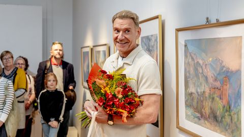 GALERII ⟩ Mart Sander avas Vändras rohkearvulise publiku ees Eestist ja Itaaliast inspireeritud näituse