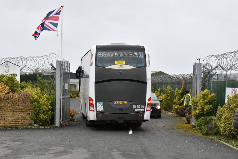 Buss Oxfordshire'is Brize Nortoni õhujõudude baasis, kuhu lendasid Hiinast Wuhanist evakueeritud britid.