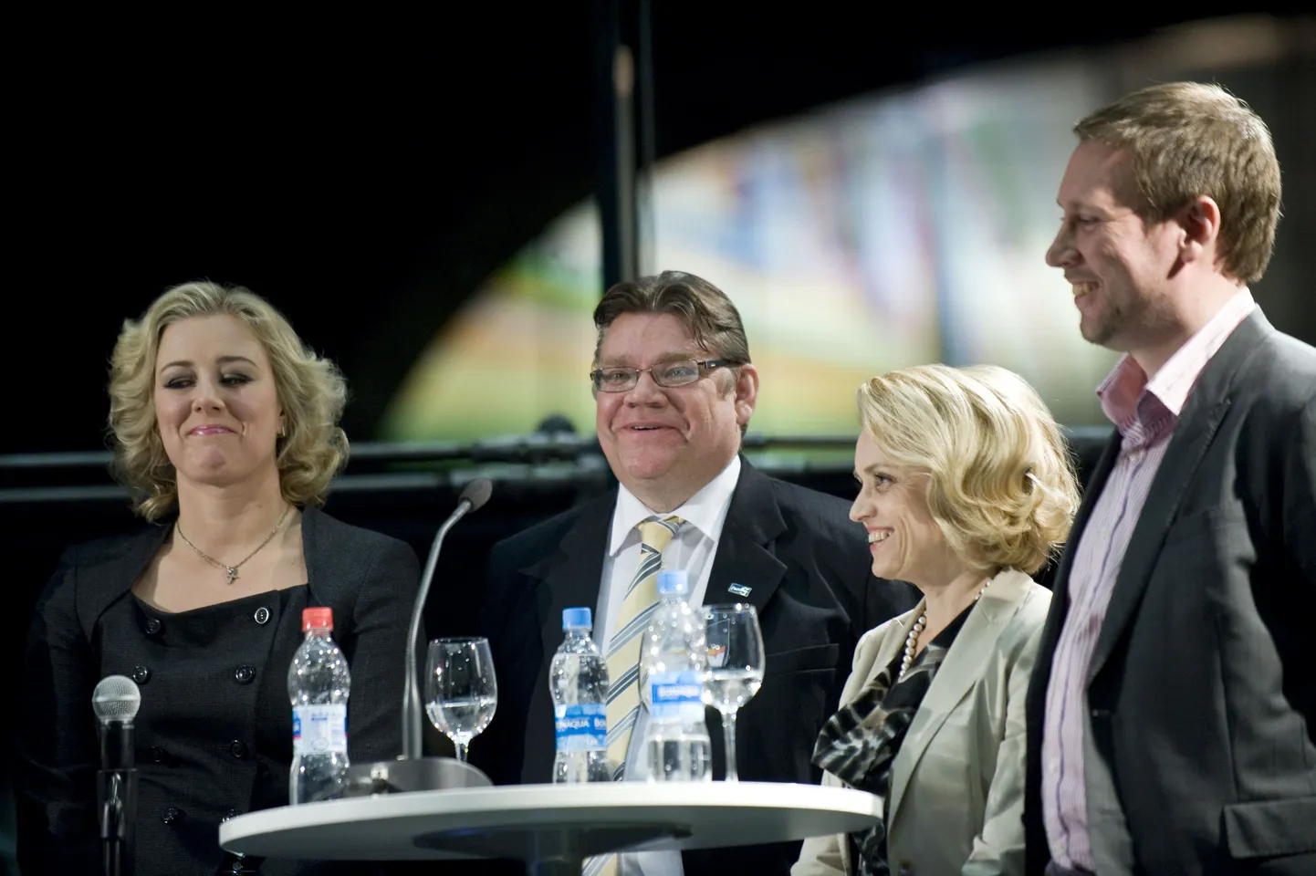 Kristlike demokraatide juhina jätkab Päivi Räsänen (paremalt teine). Fotol on veel vasakliidu esimees Paavo Arhinmäki (paremal), Põlissoomlaste juht Timo Soini ja sotsiaaldemokraatide liider Jutta Urpilainen.