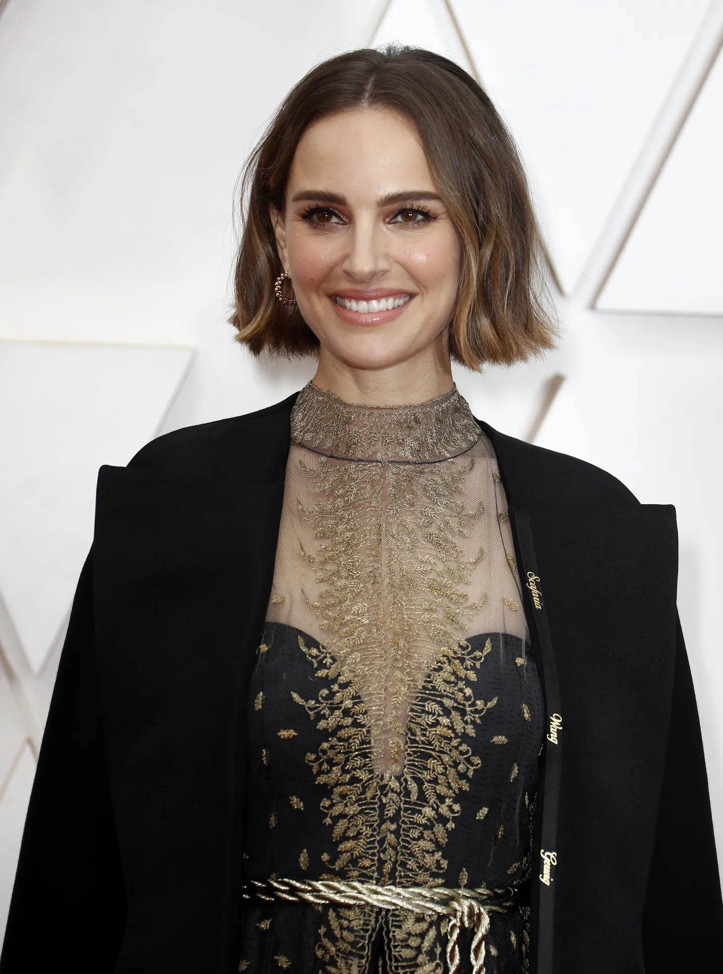 Natalie Portman kandmas Diori kleiti ja keepi. Hollywood, Los Angeles, 2020.
