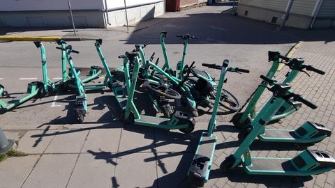 Bolti särtsurattad ja elektritõuksid lõid parkimiskohas puntratantsu