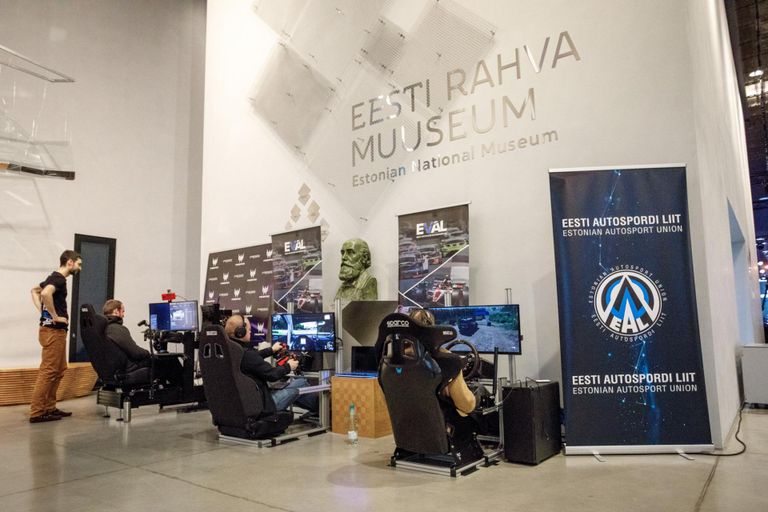Eesti rahva muuseumis üles seatud võidusõidusimulaatorid.