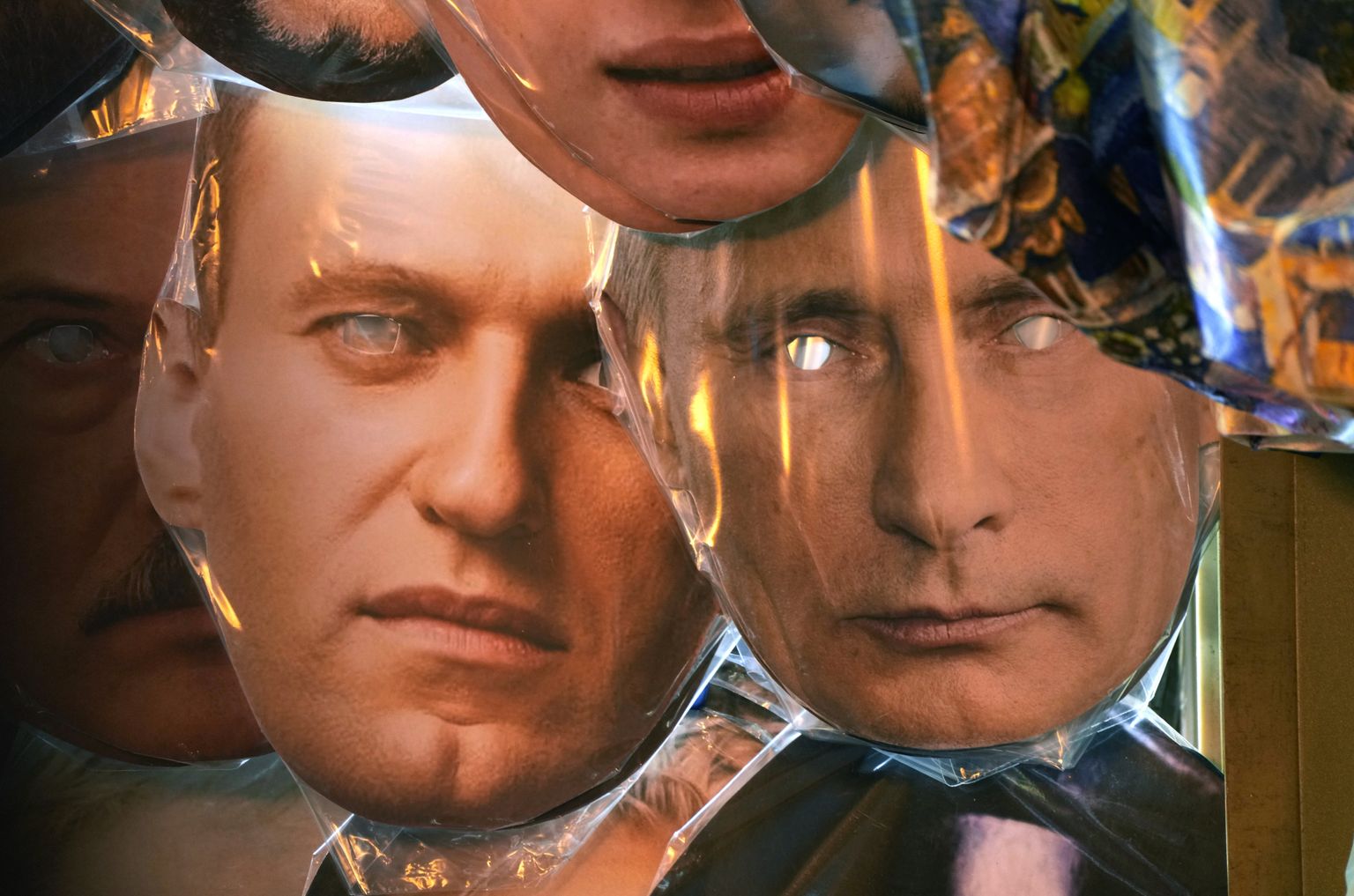 Aleksei Navalnõi ja Vladimir Putini näomaskid.