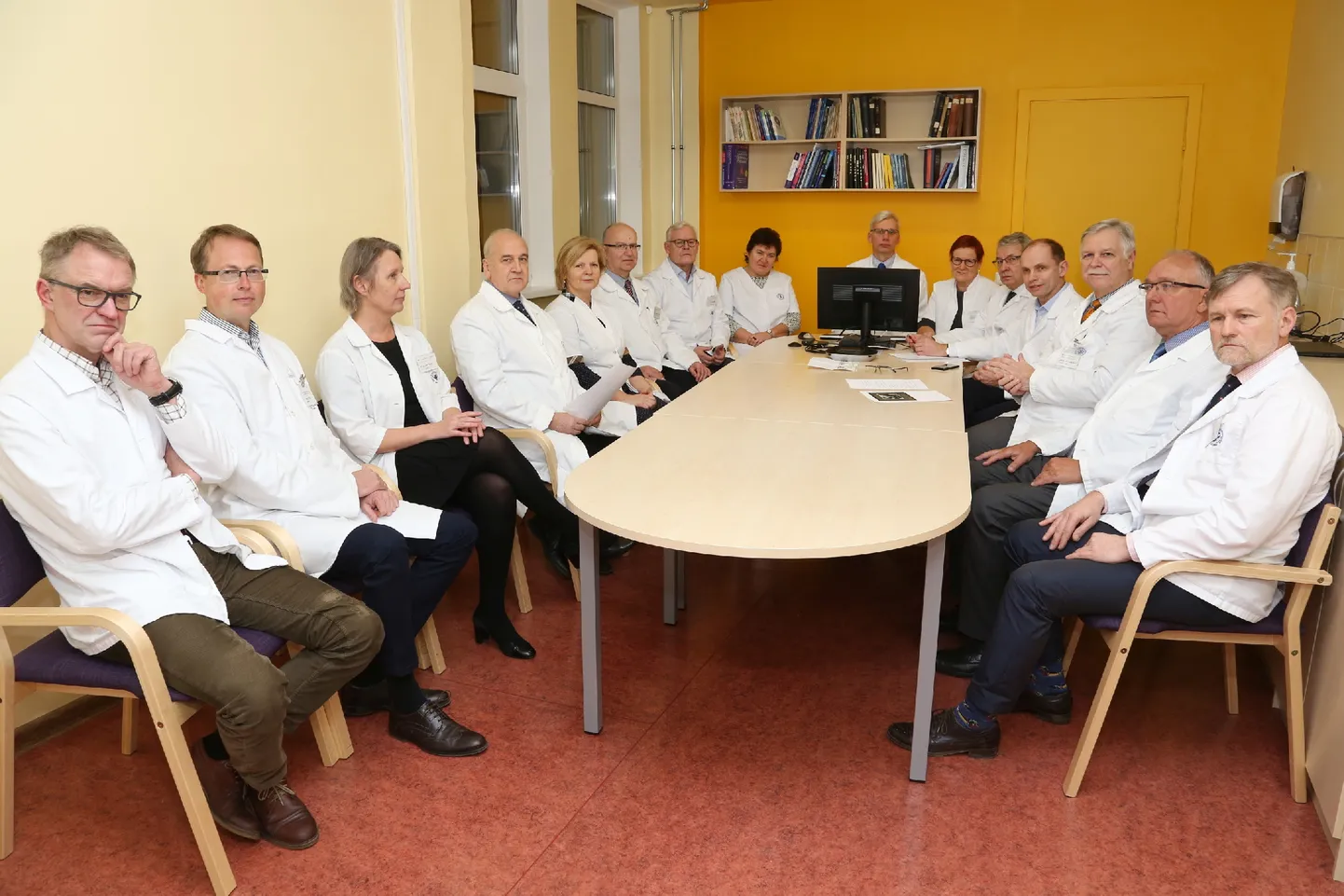 Sellise foto pani Powerhouse`i spetsialist Ivar Õuekallas teisipäeva varahommikul kaasa sõnumile, milles varem Priit Eelmäed umbusaldanud kliinikujuhid asusid nõudma ka nõukogu esimehe Urmas Klaasi tagasiastumist.