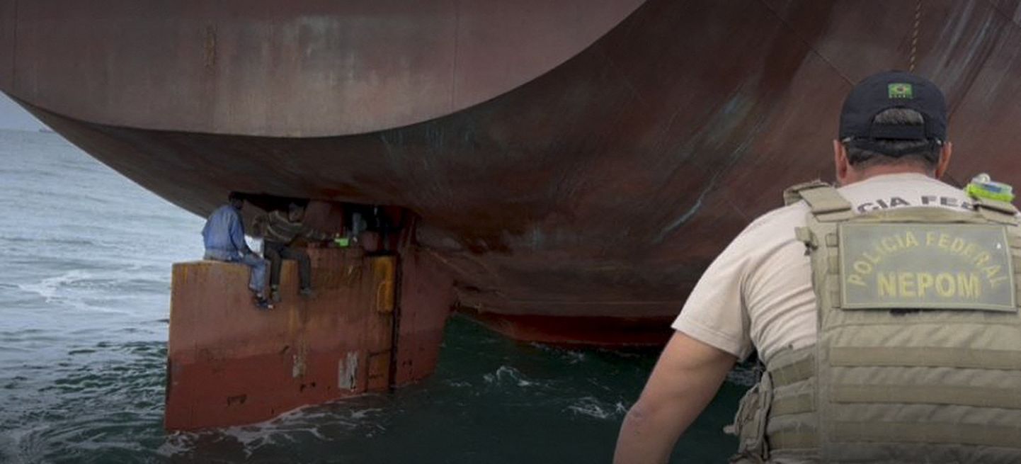 Brasiilia politsei päästab Vitória linnas laeva tüüril kaks nädalat reisinud Nigeeria nelja meest