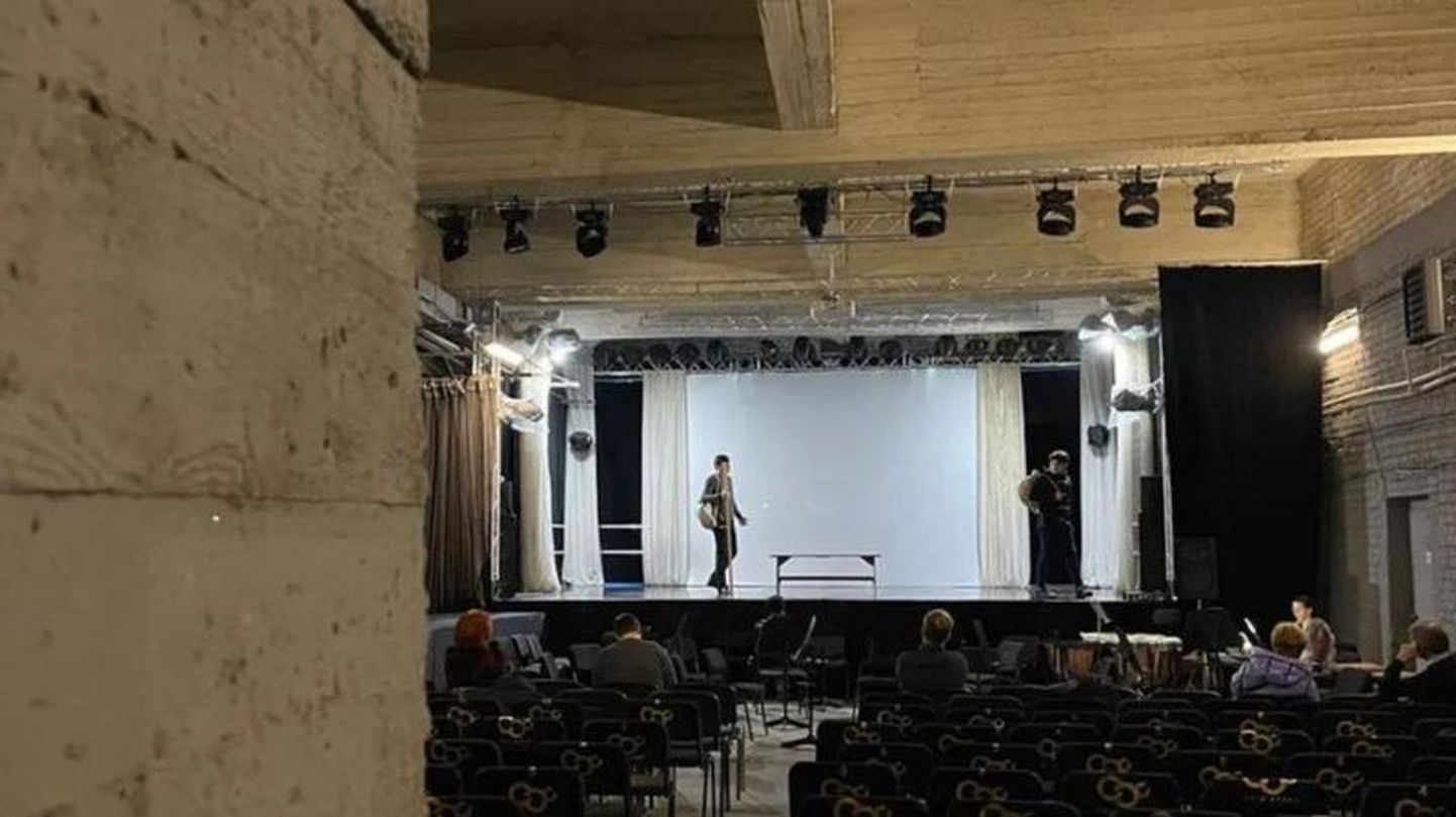 Театру в Харькове пришлось переместиться под землю, чтобы укрыться от российских беспилотников и ракет.