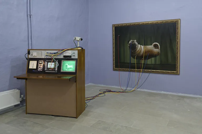 Holger Looduse installatsioon «Koeraga jalutamas».